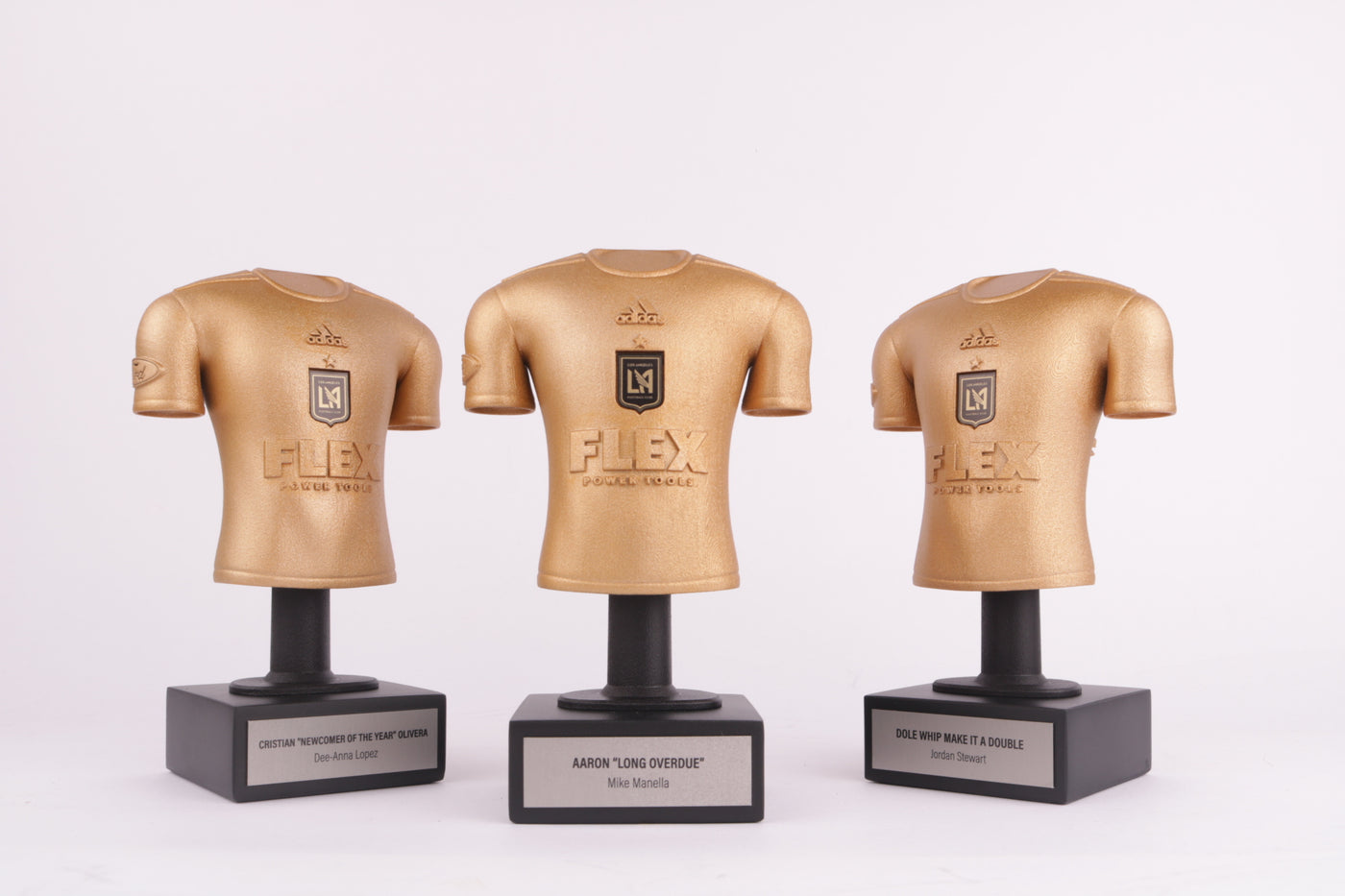 black base with 3dprinted brassed trophy