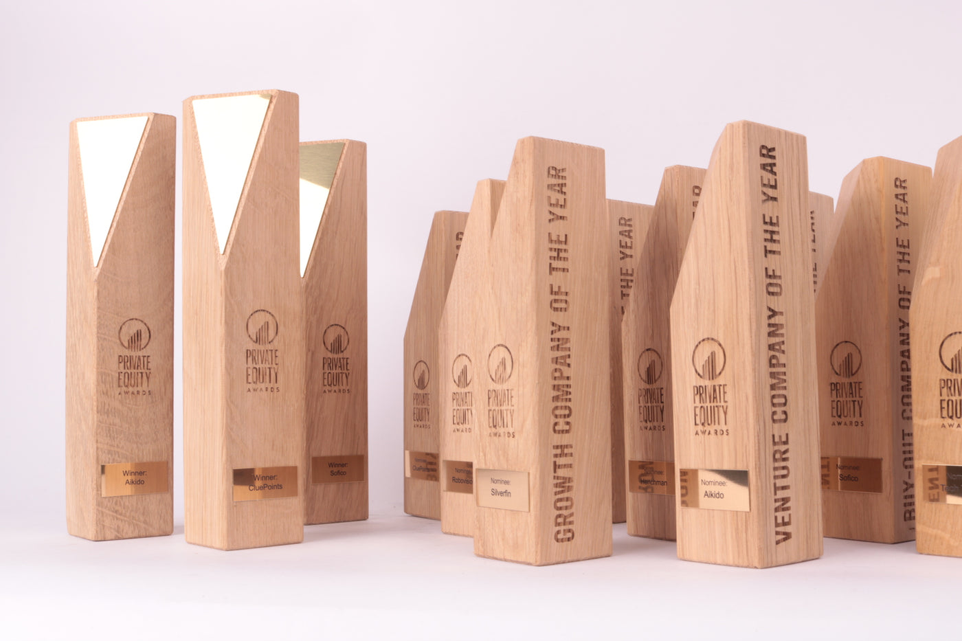 wooden trophy with a silveer shiny template for belgian venture private equity