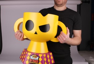 3d printed custom yeloow and red trophy for brawlstars