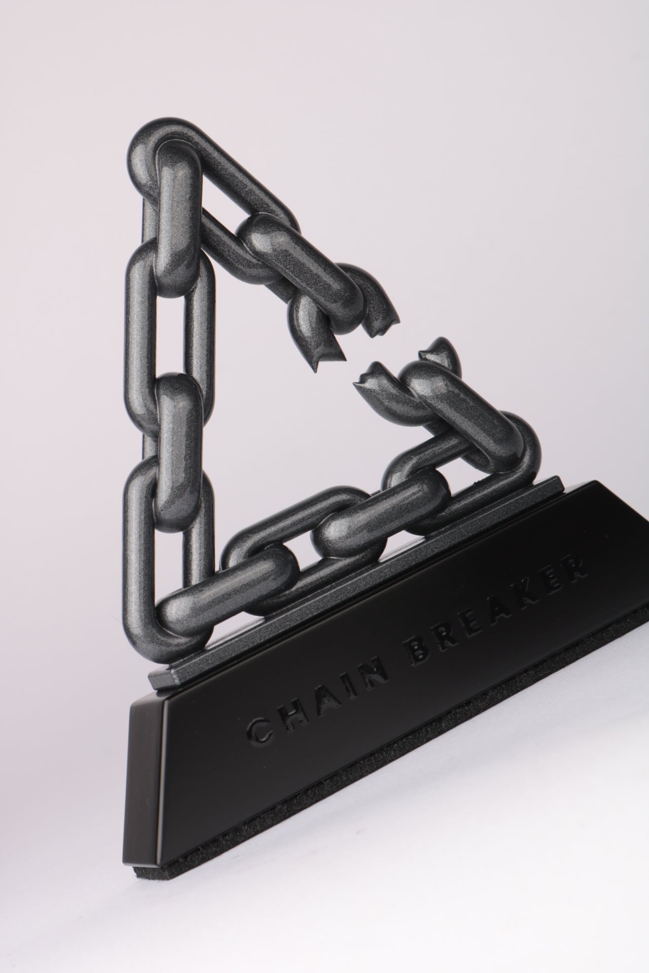fortra triangular chain in metallic shimmer paint on black base