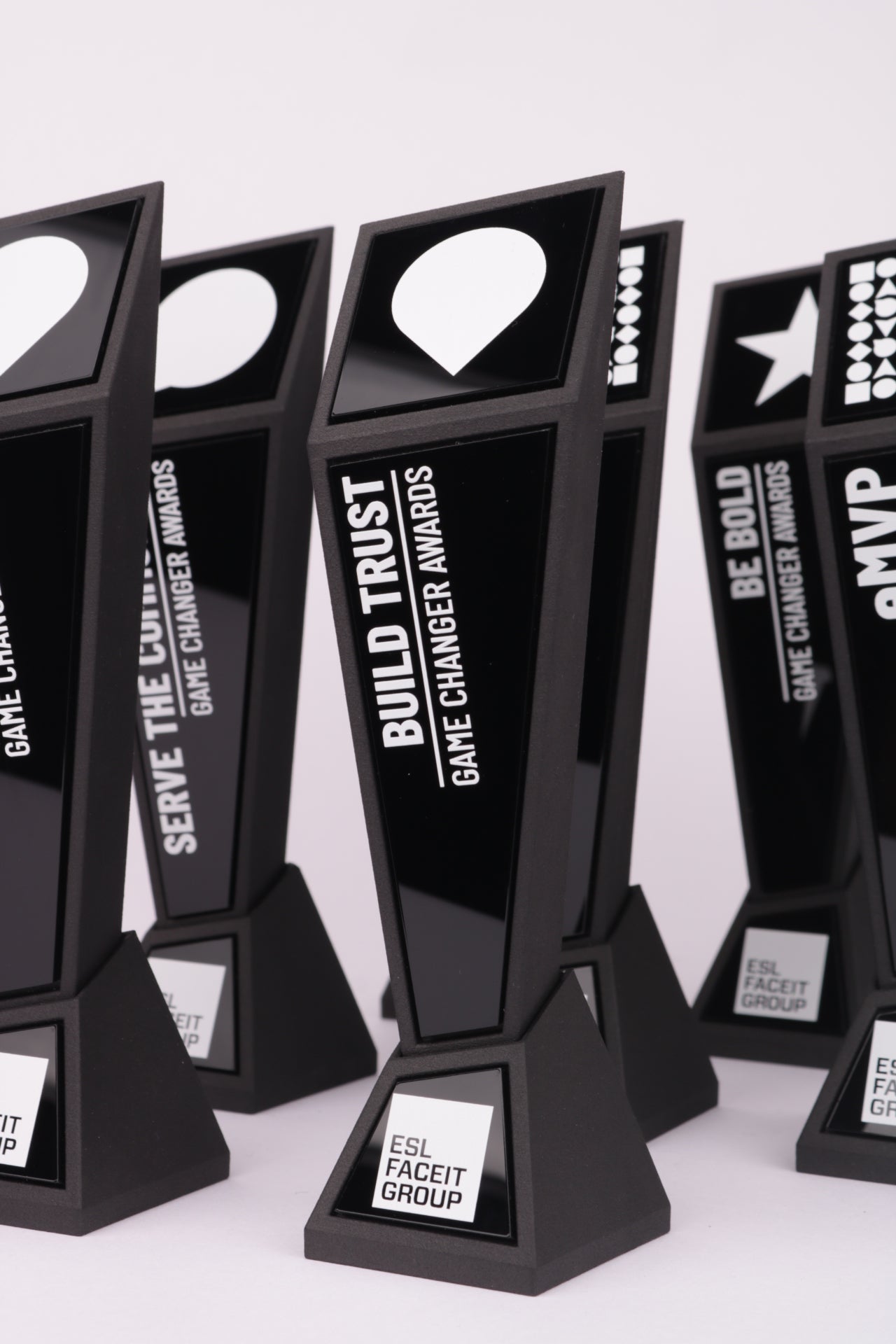 black 3d printed trophy with acrylic logo for esl facet-it