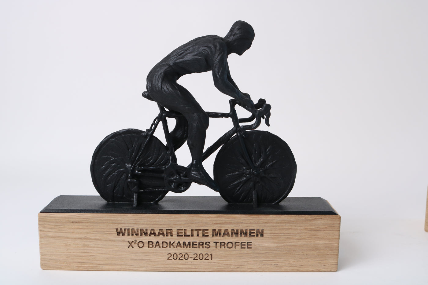 oak base with 3dprinted black trophy