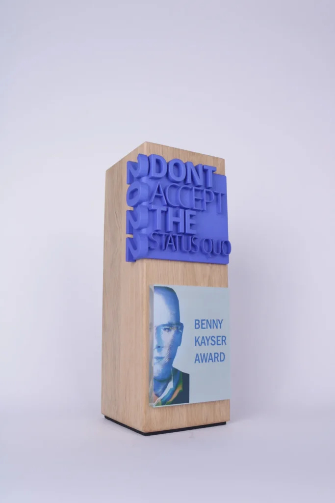 3d hoek tex totem eiken hout erkenning award uv print eadf02e2 0d1f 468b 9ec4 3c60dc166c7d
