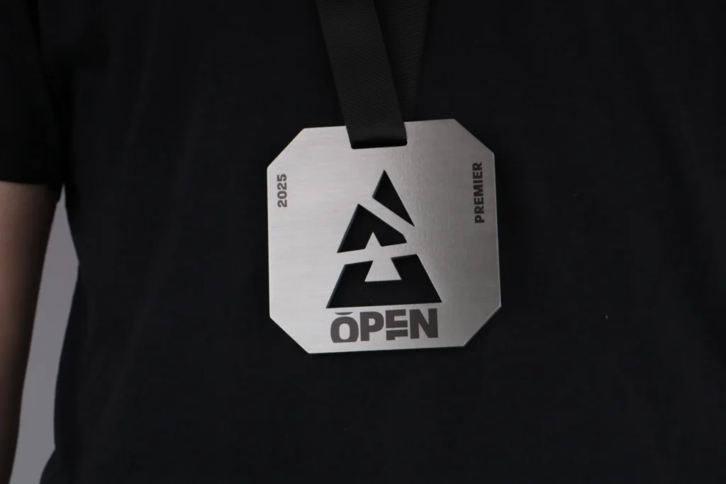blast premiers médaille personnalisée aluminium argent brossé gaming esport 2025