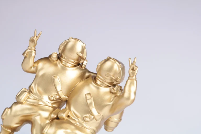Op maat gemaakte astronauten trofeeën voor Miju Games