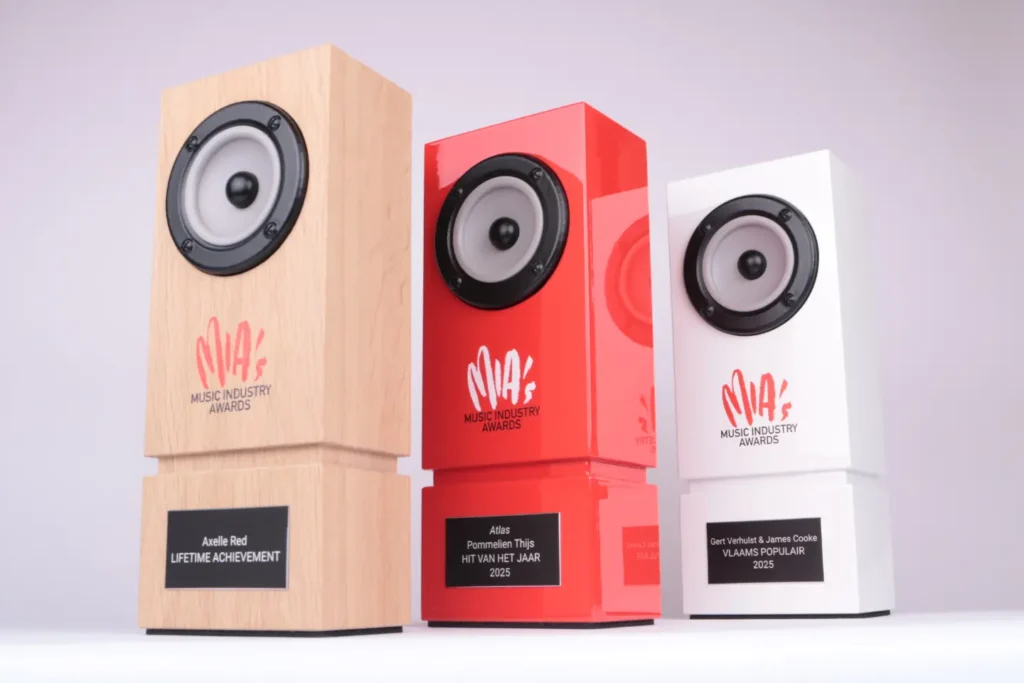 Custom speaker awards for MIA