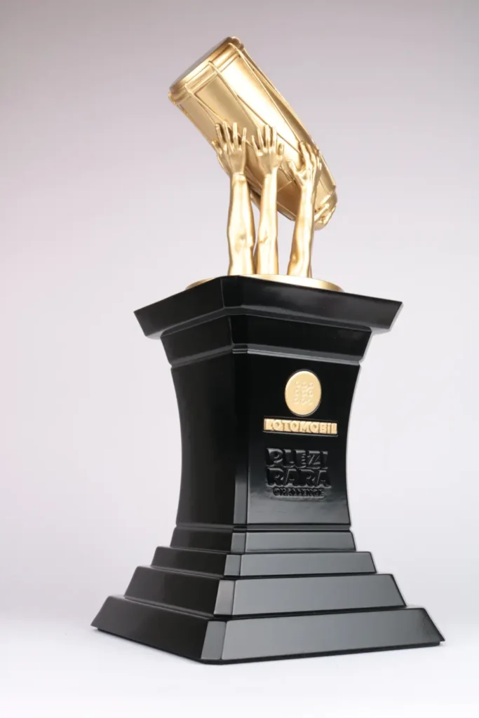 Custom champion trophy for Plezi Rara