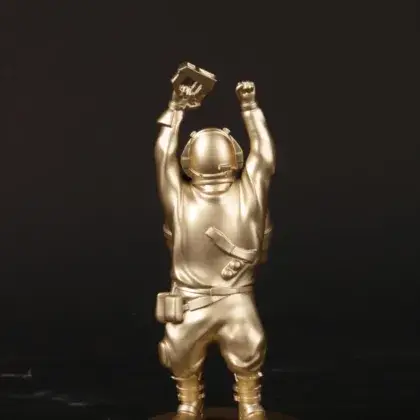 3D printed gold figurine trophy of an astronaut, made by Fabit